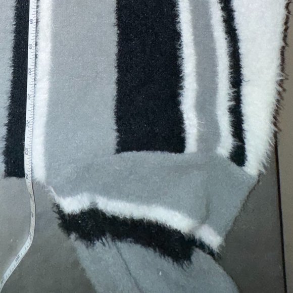 Men's Stripe Plush Sweater US Size Large - 24" Wide / Gray NWOT - Picture 3 of 4